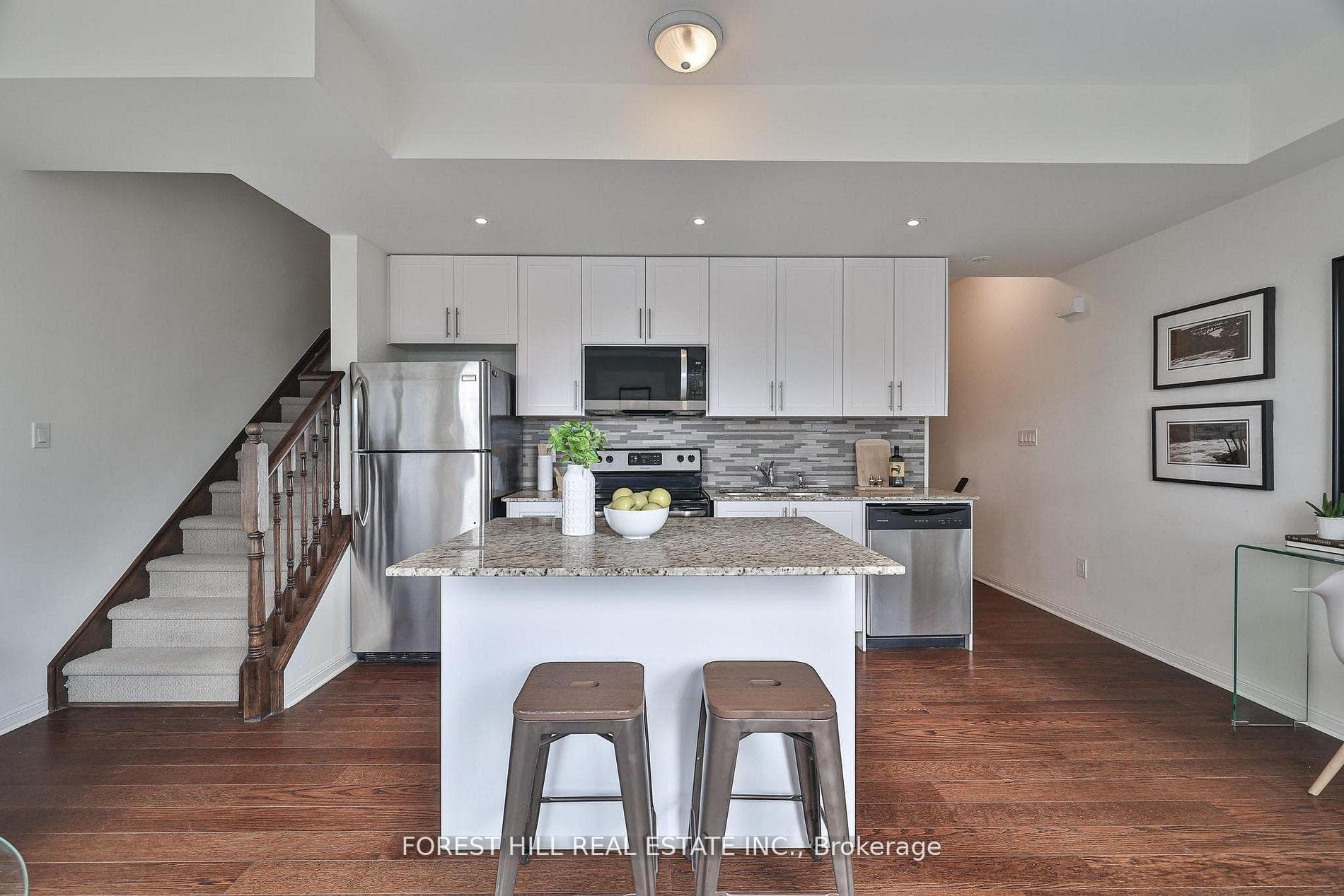 639 Lawrence Avenue Unit 318 photo 9