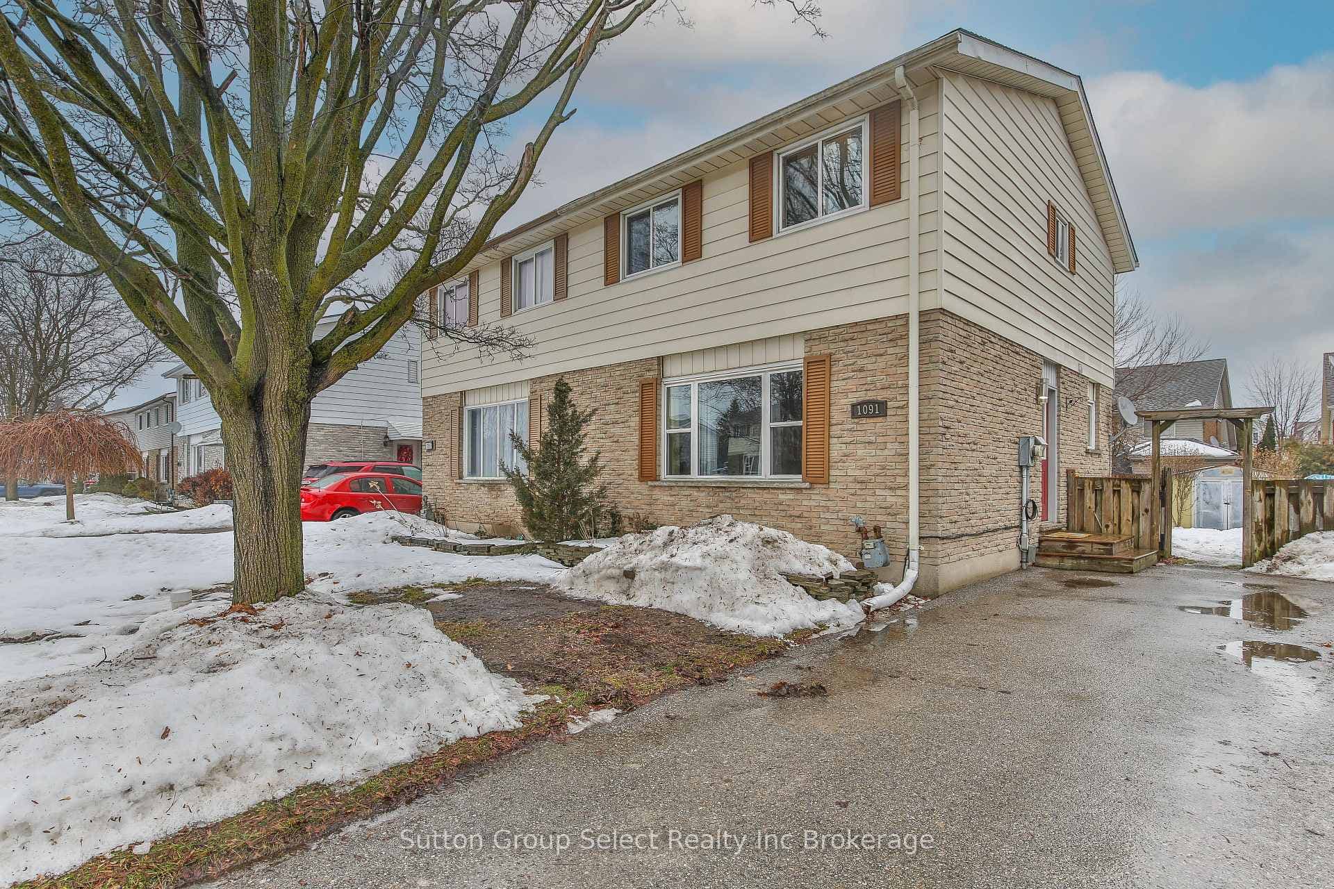 1091 Canfield Crescent photo 1