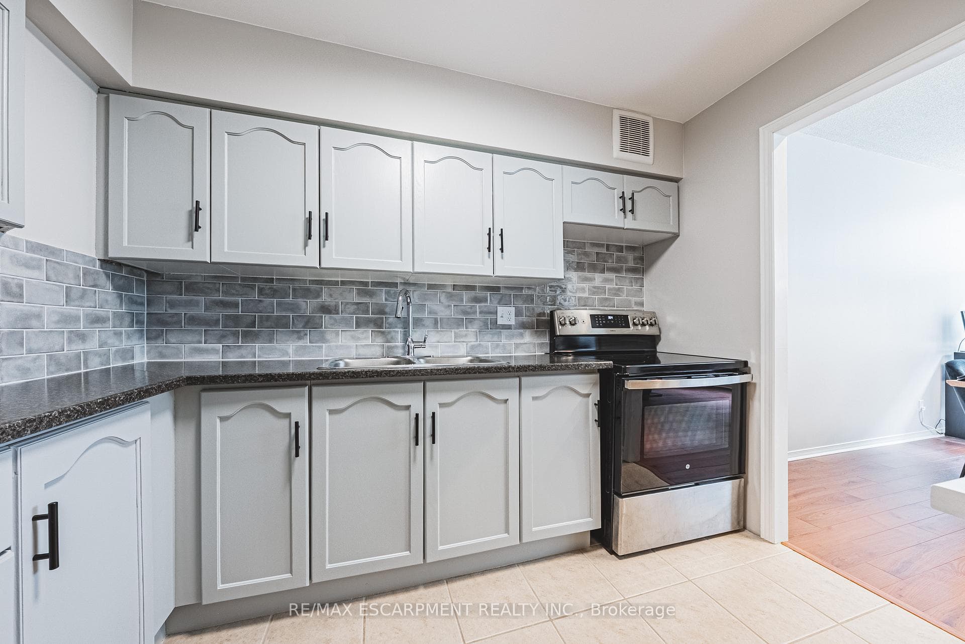 180 Limeridge Road Unit 103 photo 5