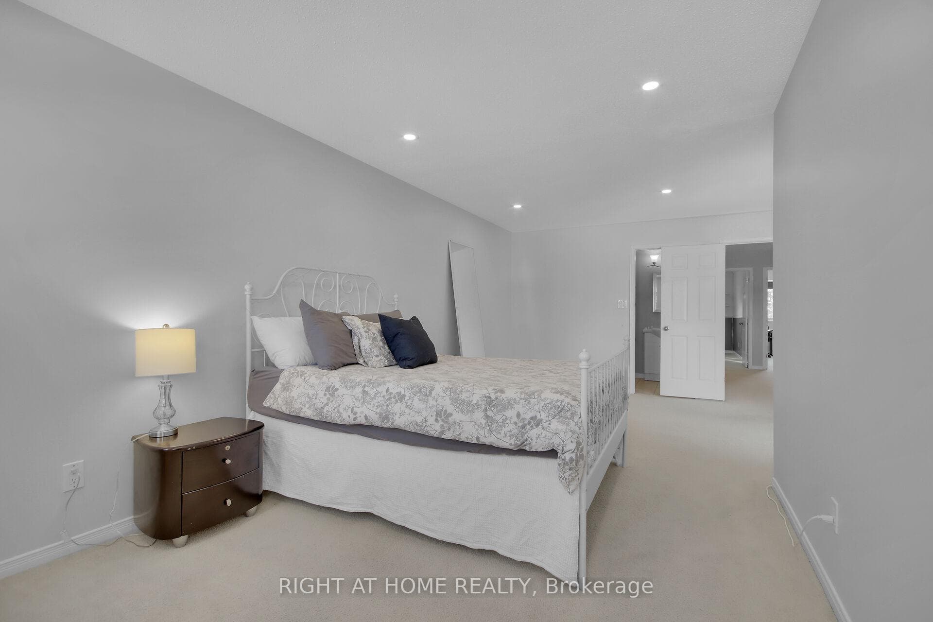 11 Hepburn Court photo 20