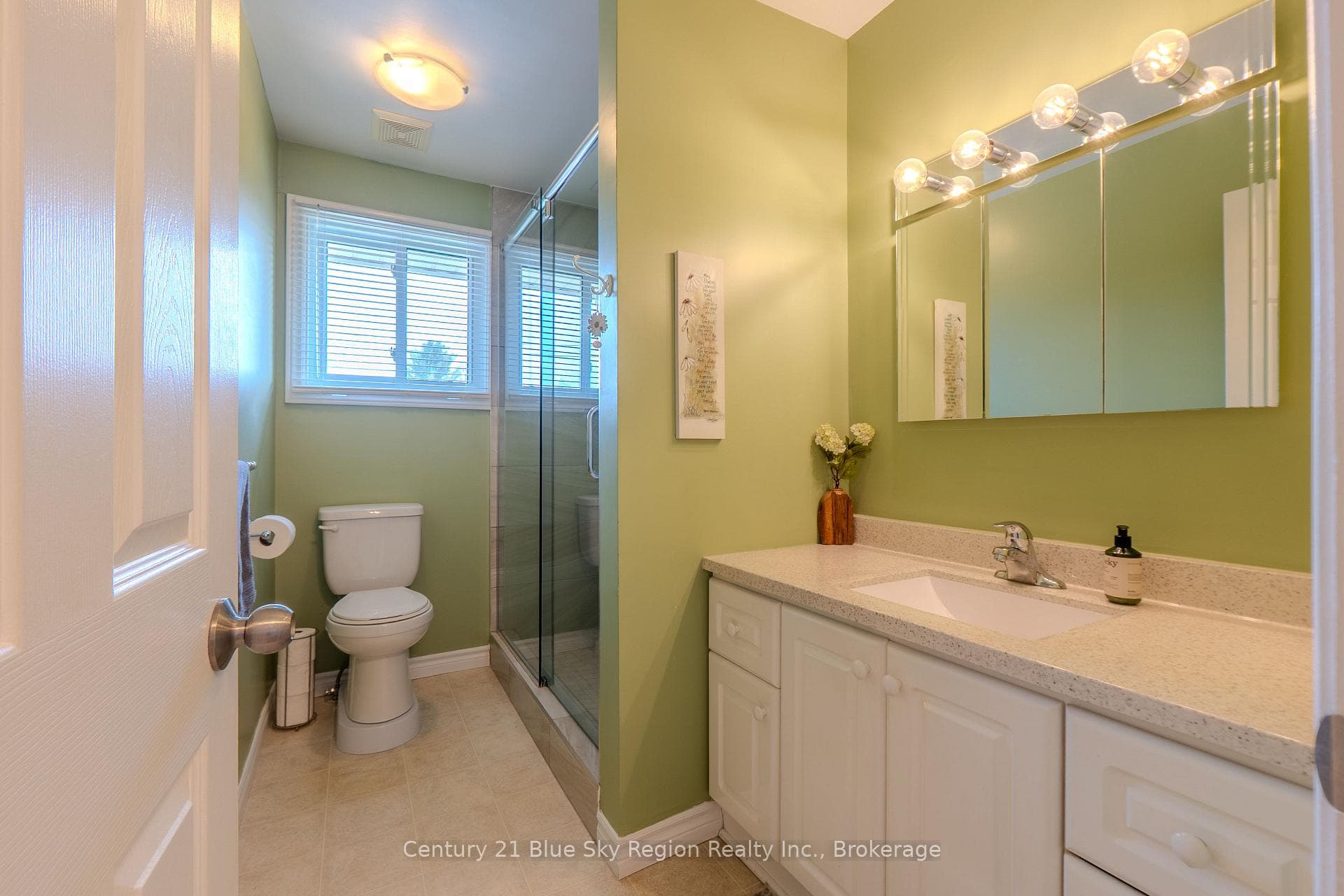 203 Rancier Street photo 23