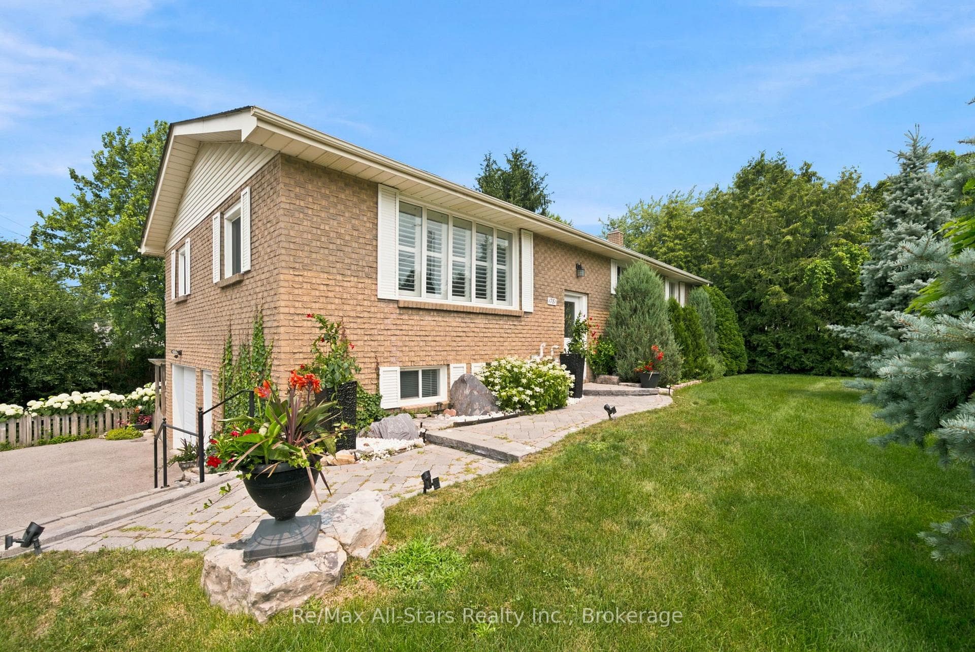 1781 Scugog Street photo 1