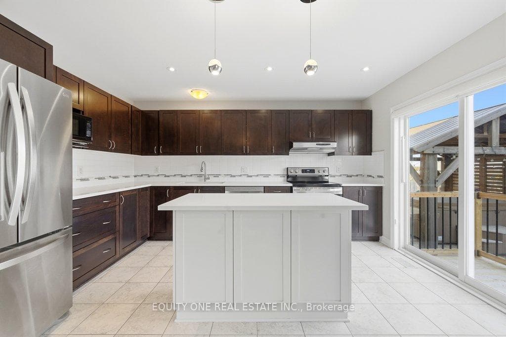 132 Onyx Crescent photo 13