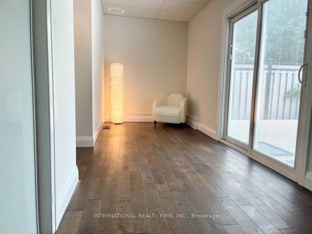 151 Richmond Street photo 28