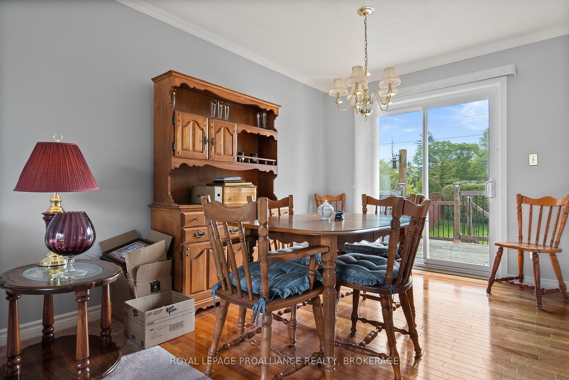 954 Kenshaw Street photo 8