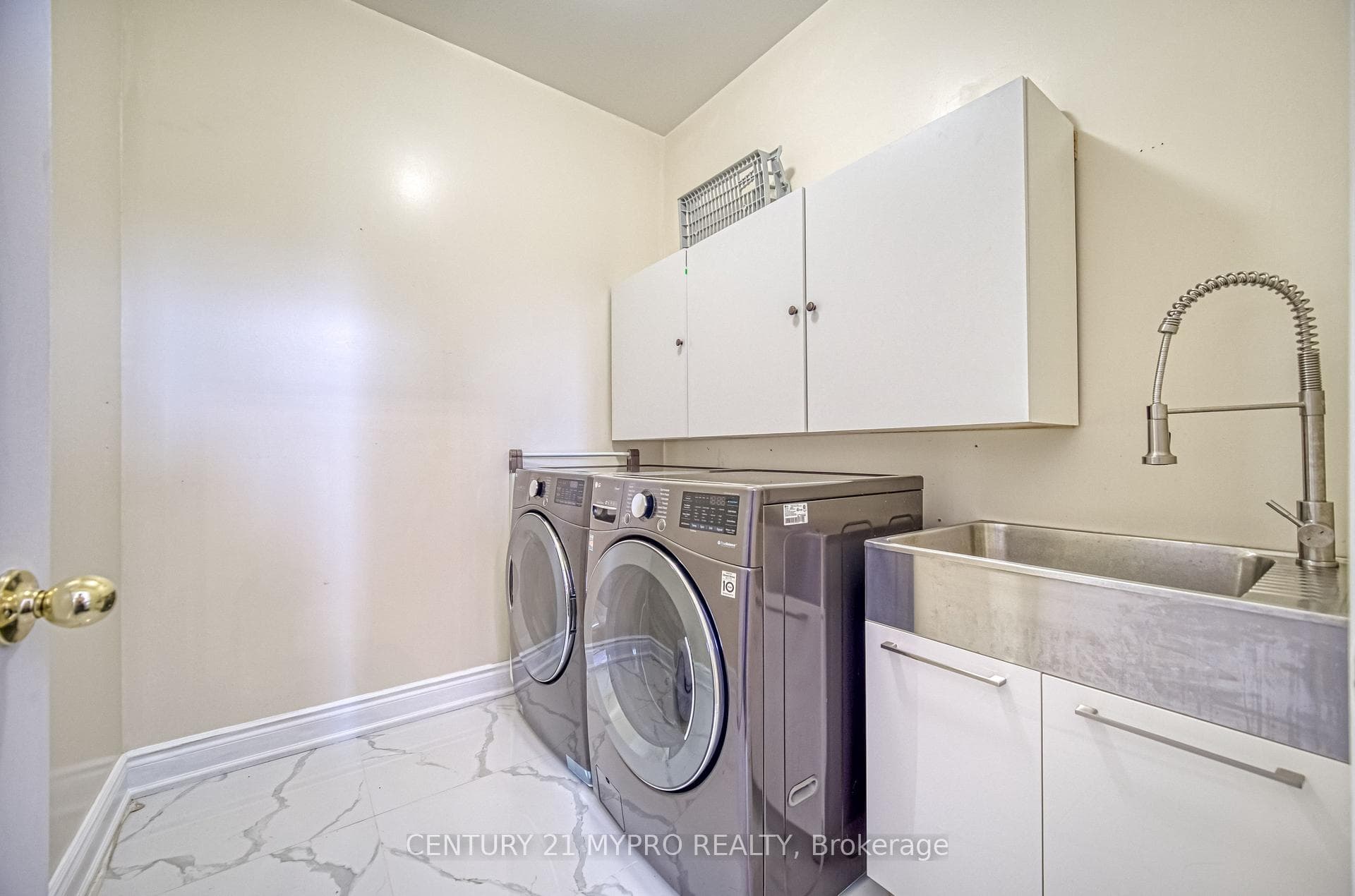 72 Vandervoort Drive photo 26