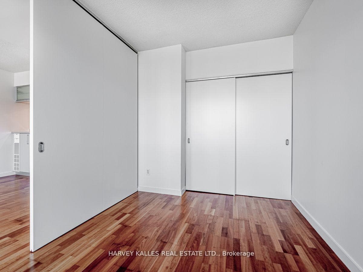 285 Mutual Street Unit 1803 photo 17