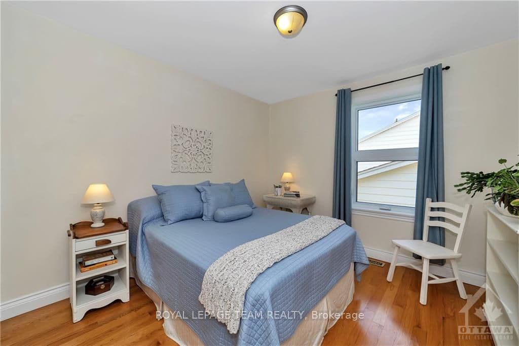 1690 AMBERDALE Crescent photo 17