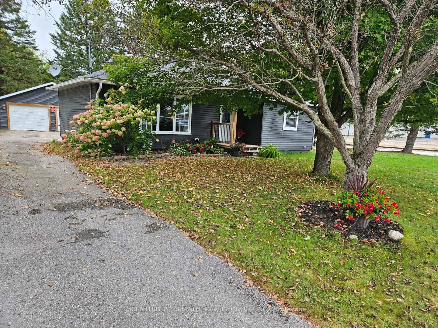 8 JOHNSTON Crescent photo 47