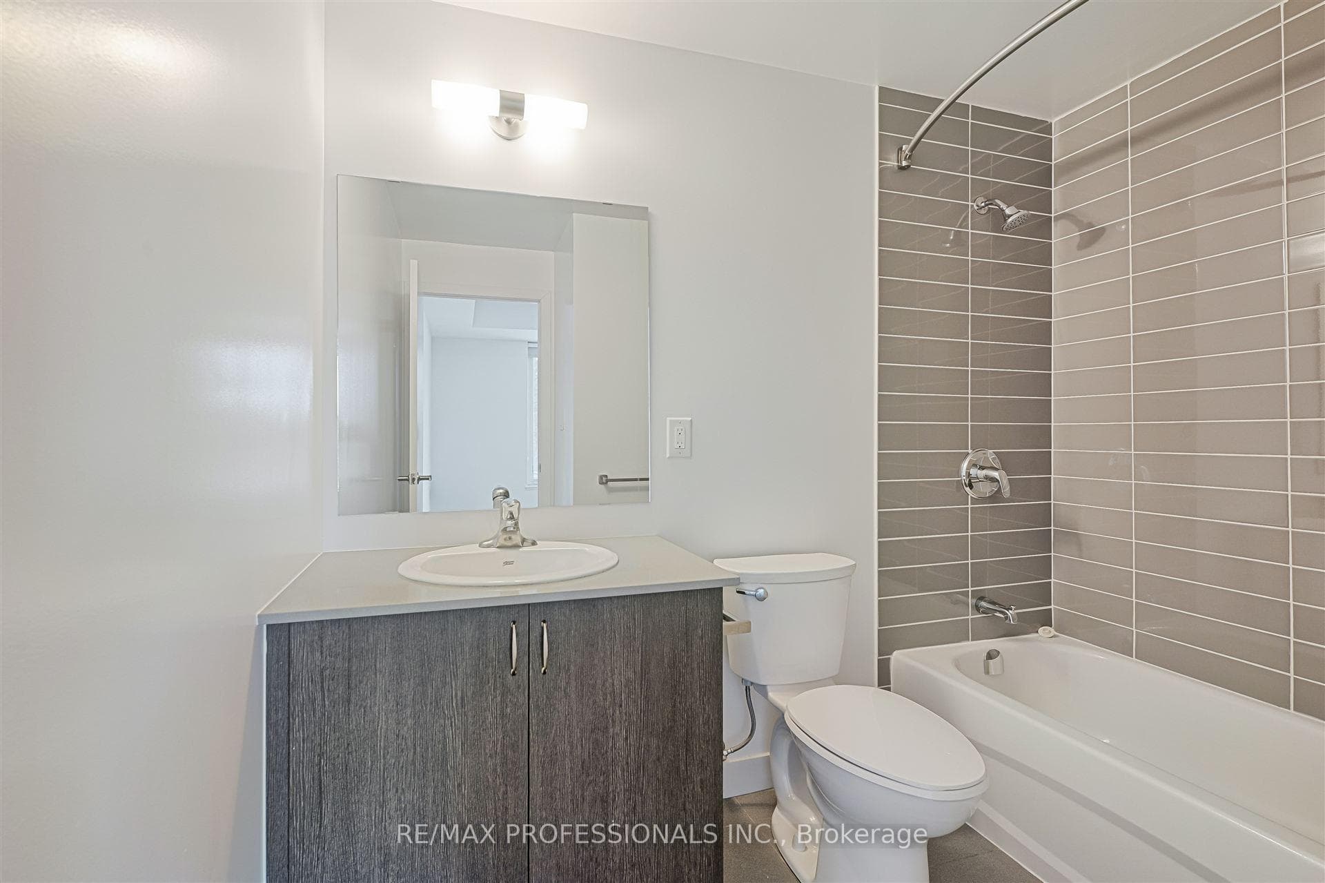 37 Antrim Crescent Unit 205 photo 24