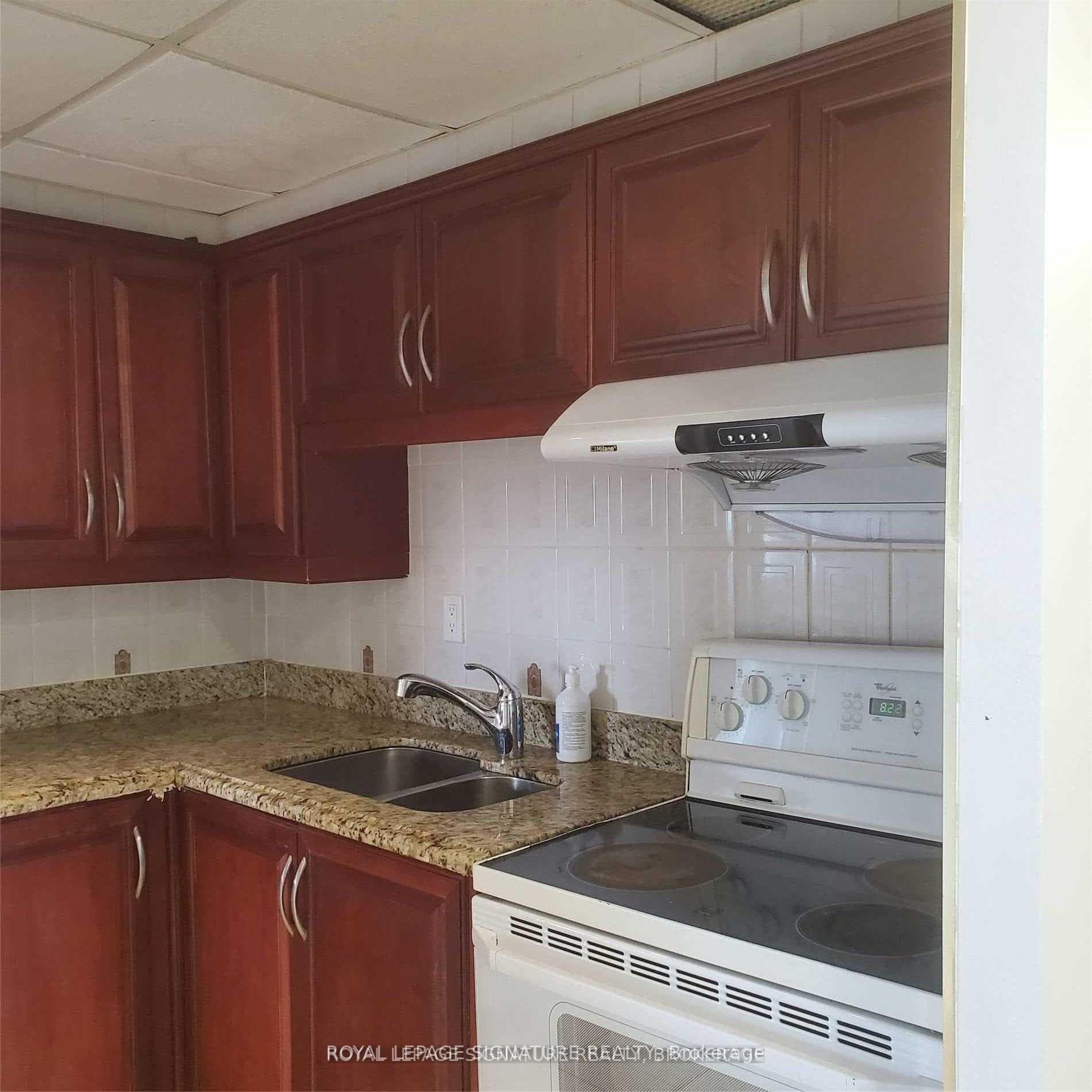 3590 Kaneff Crescent Unit 1407 photo 9