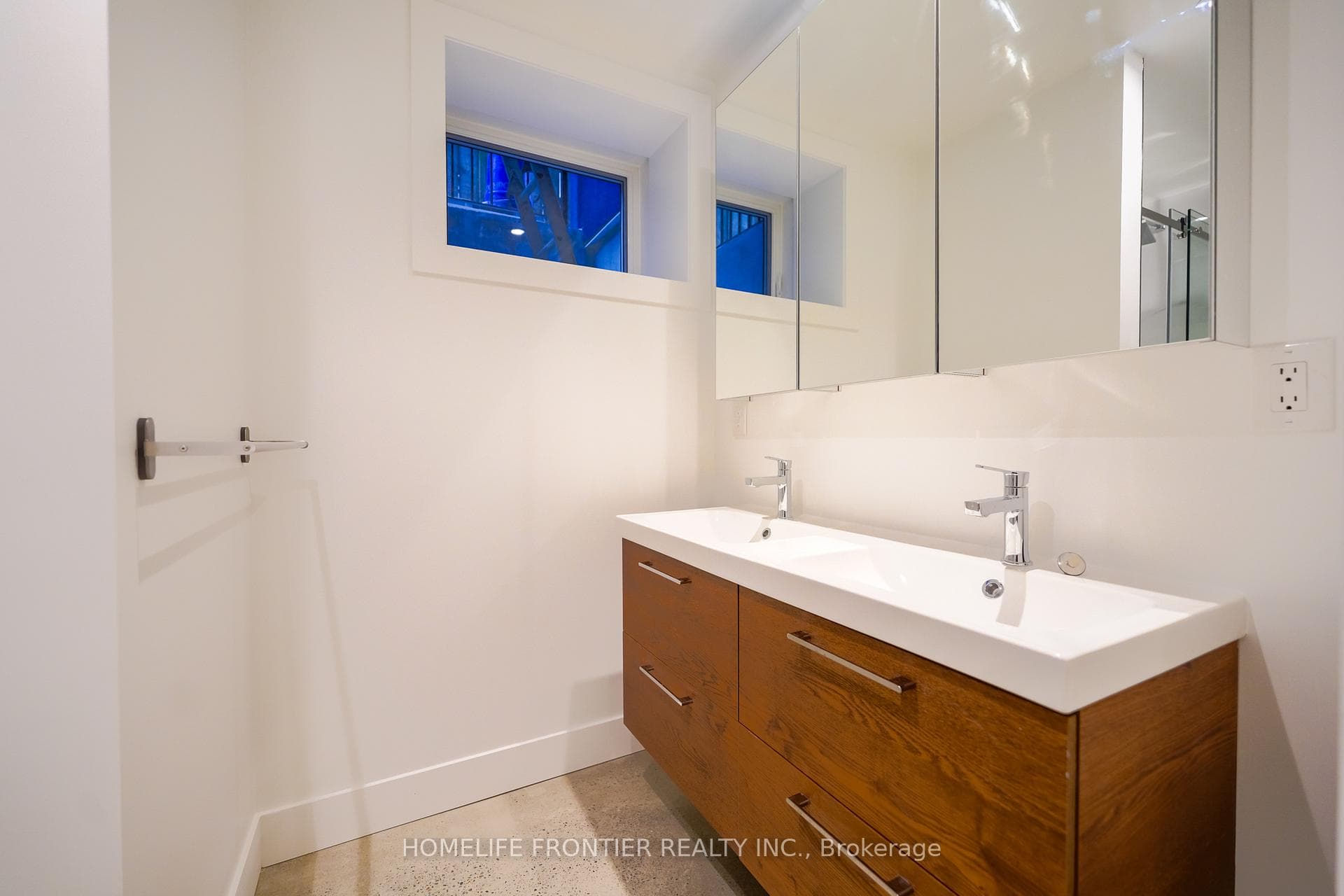 61 Edwin Avenue Unit Main photo 24