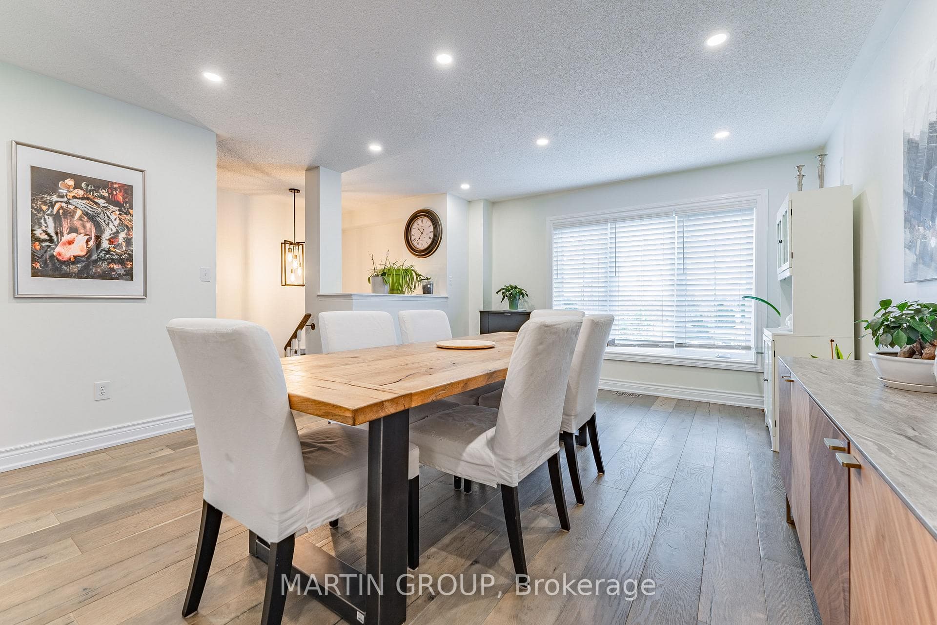 1228 CHAPMAN Crescent photo 5