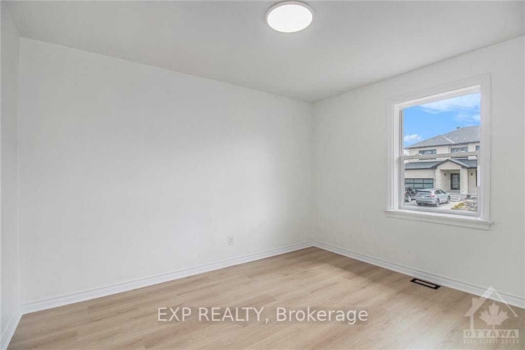 1891 KINGSDALE Avenue photo 11