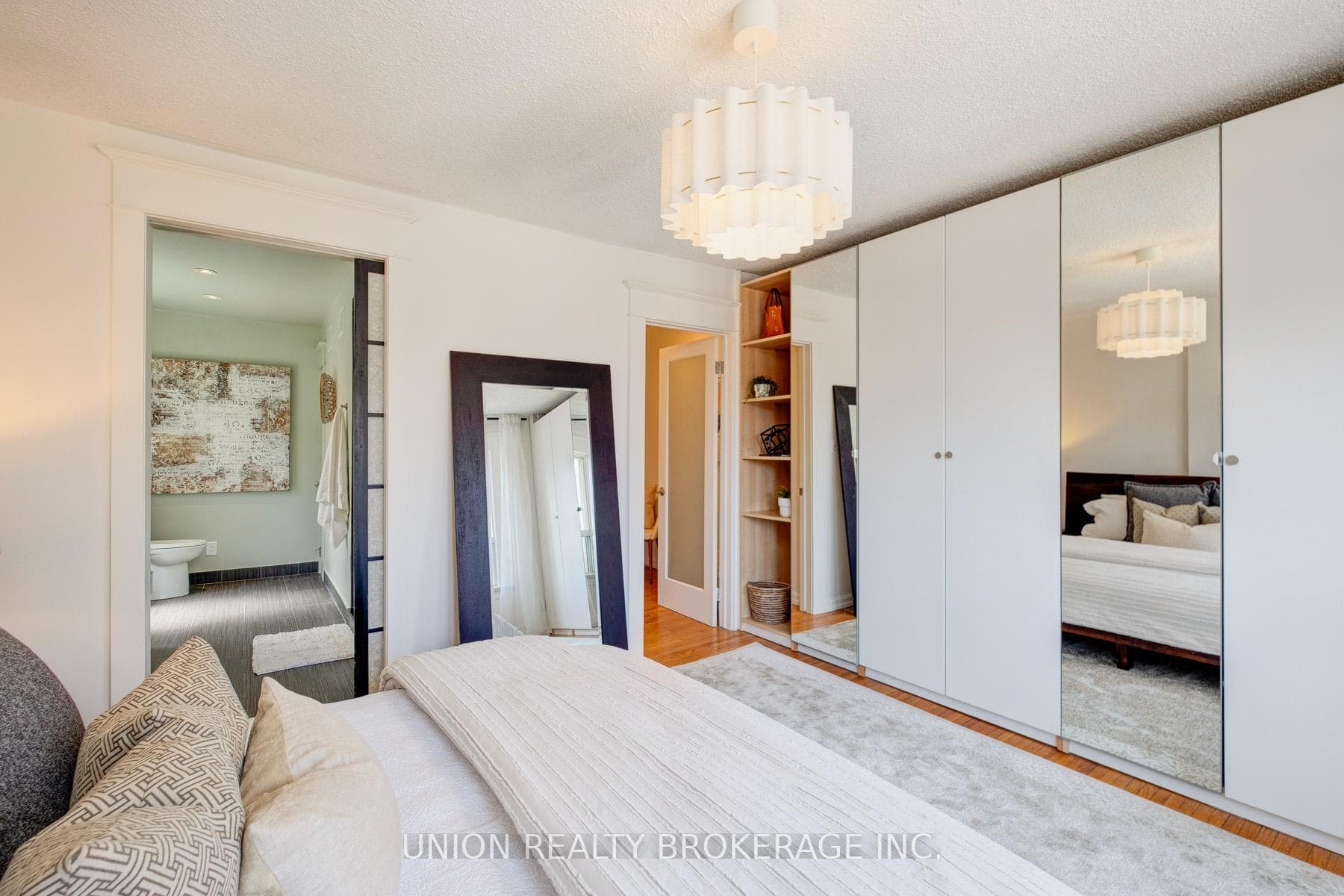 10 Bertmount Avenue photo 23