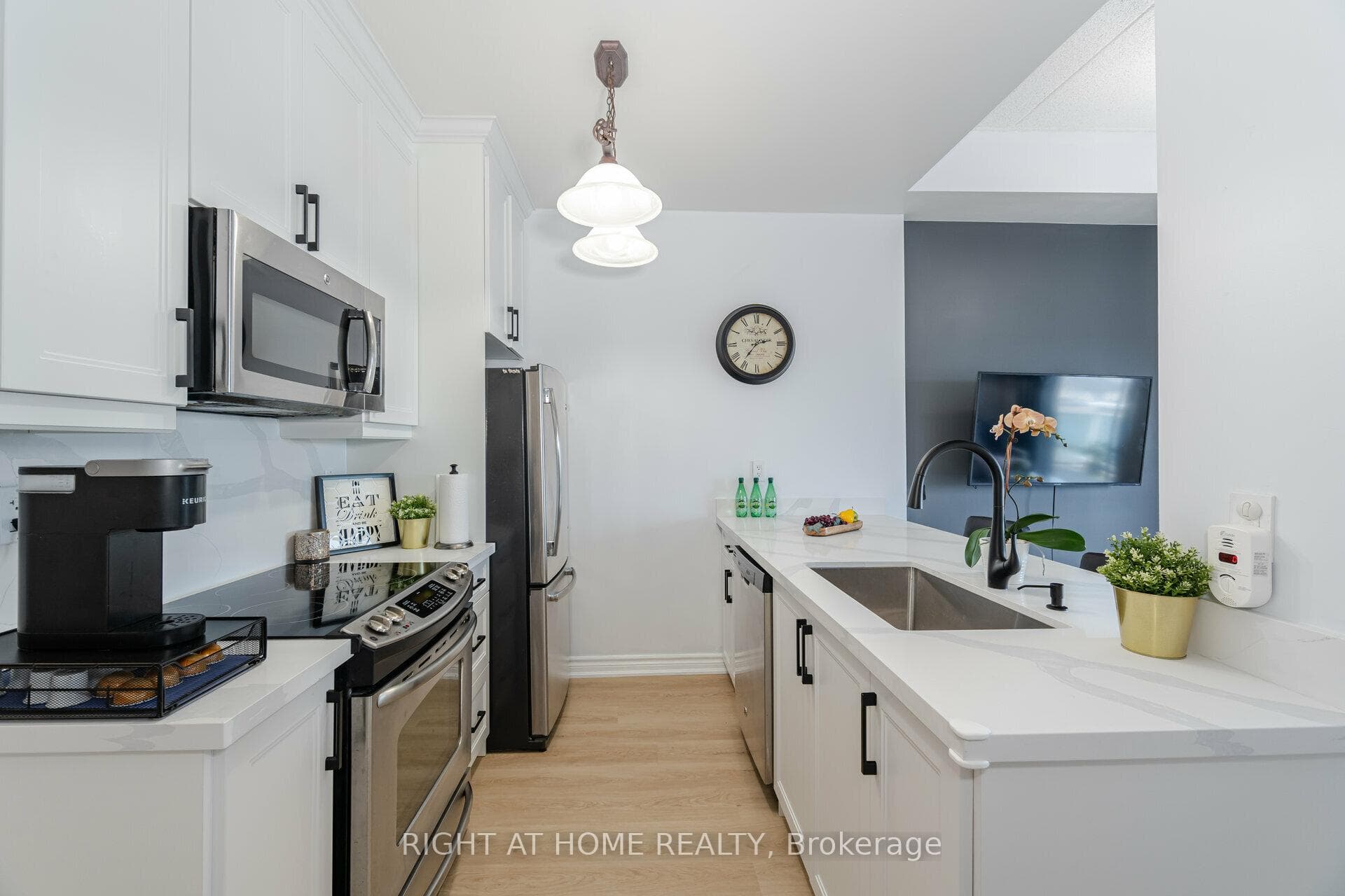 1419 Costigan Road Unit 601 photo 11