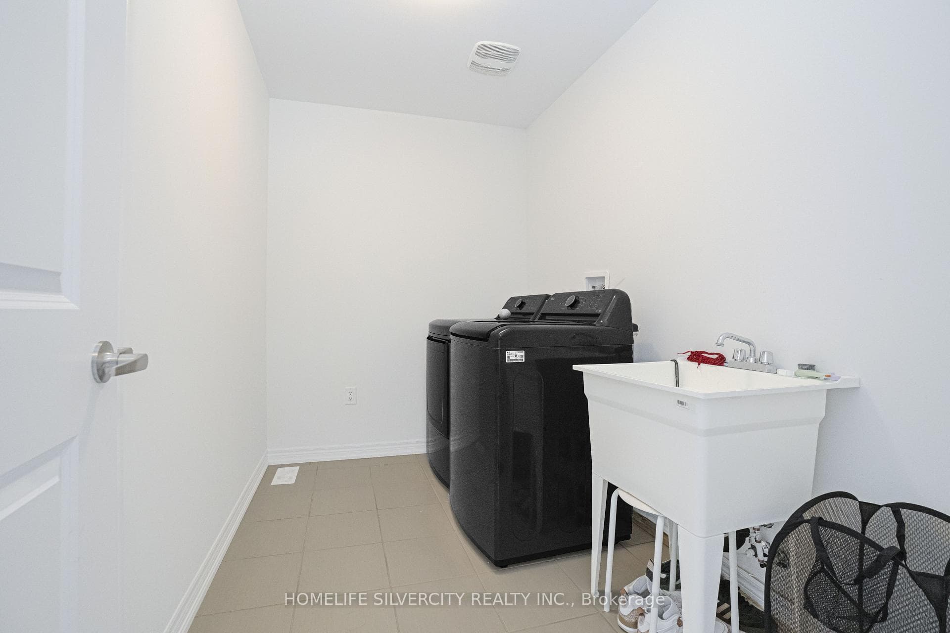 12 Kingsbury Trail photo 42