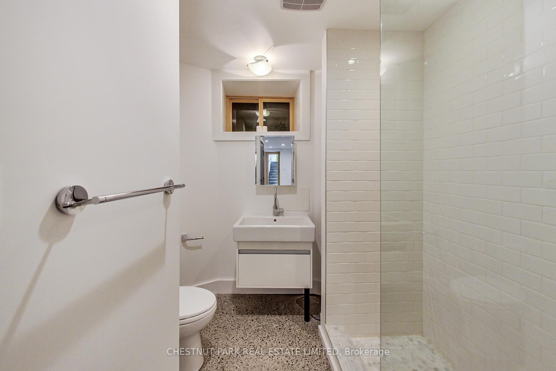 37 Tyndall Avenue Unit Lower photo 11