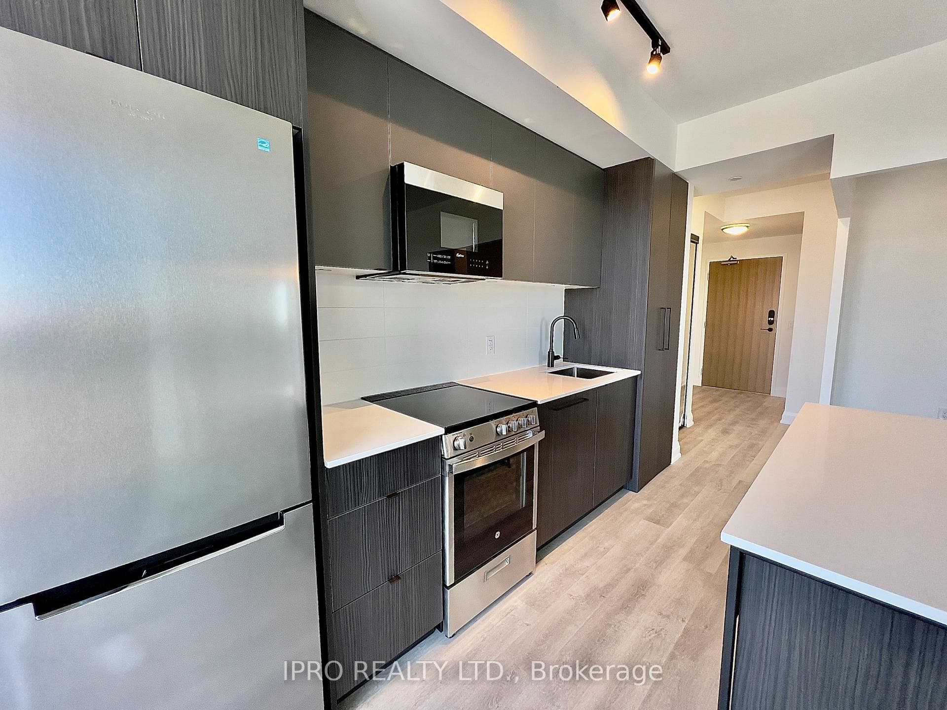 2369 Danforth Avenue Unit 905 photo 9