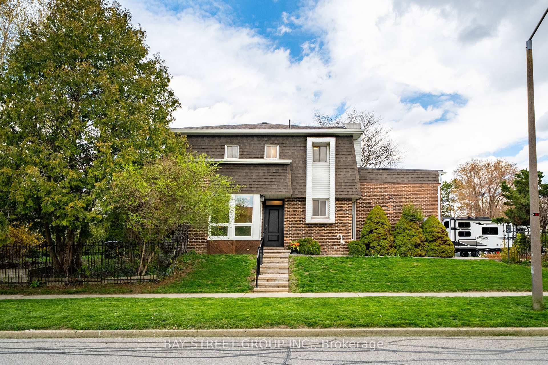 62 Captain Rolph Court photo 2