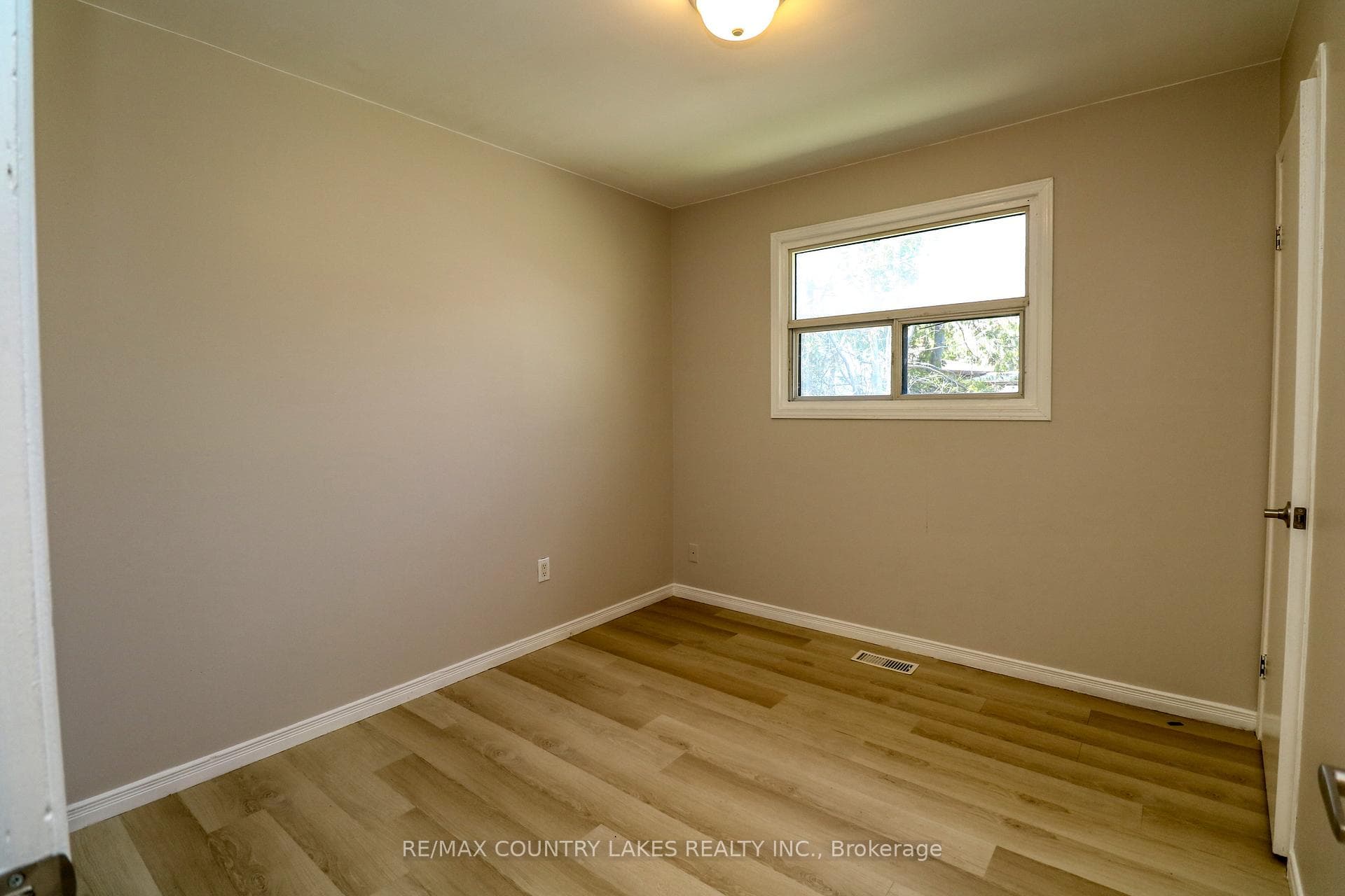 25035/7 Maple Beach Road photo 32