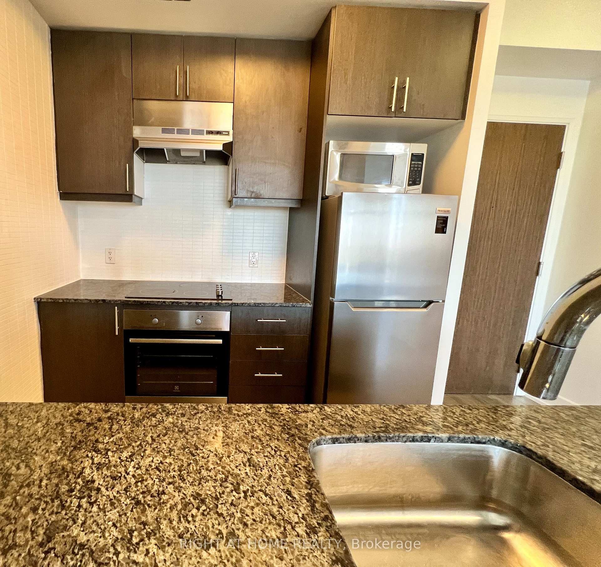 2 Eva Road Unit 2726 photo 5