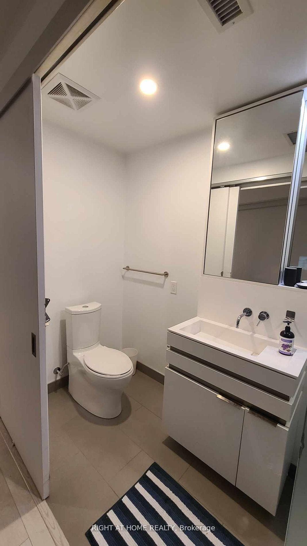 197 Yonge Street Unit 1612 photo 6