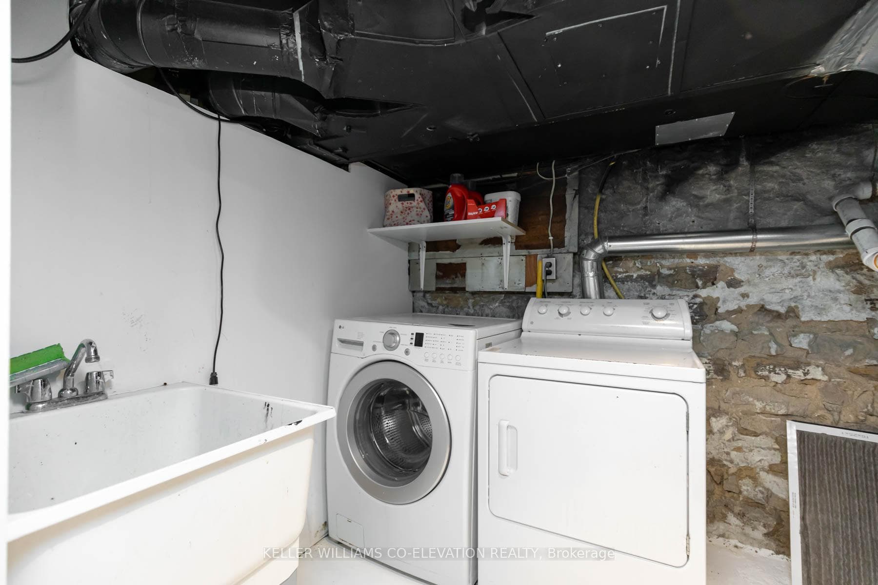 24 Kenneth Avenue photo 35