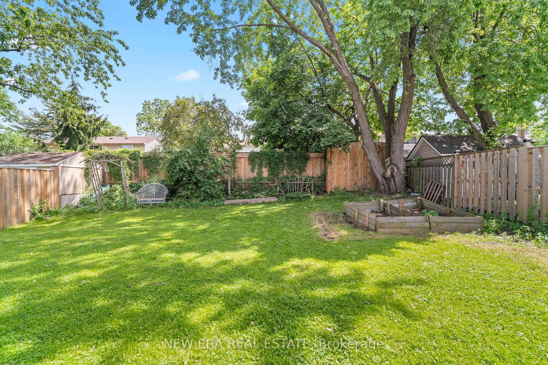 2598 Chalkwell Close photo 16