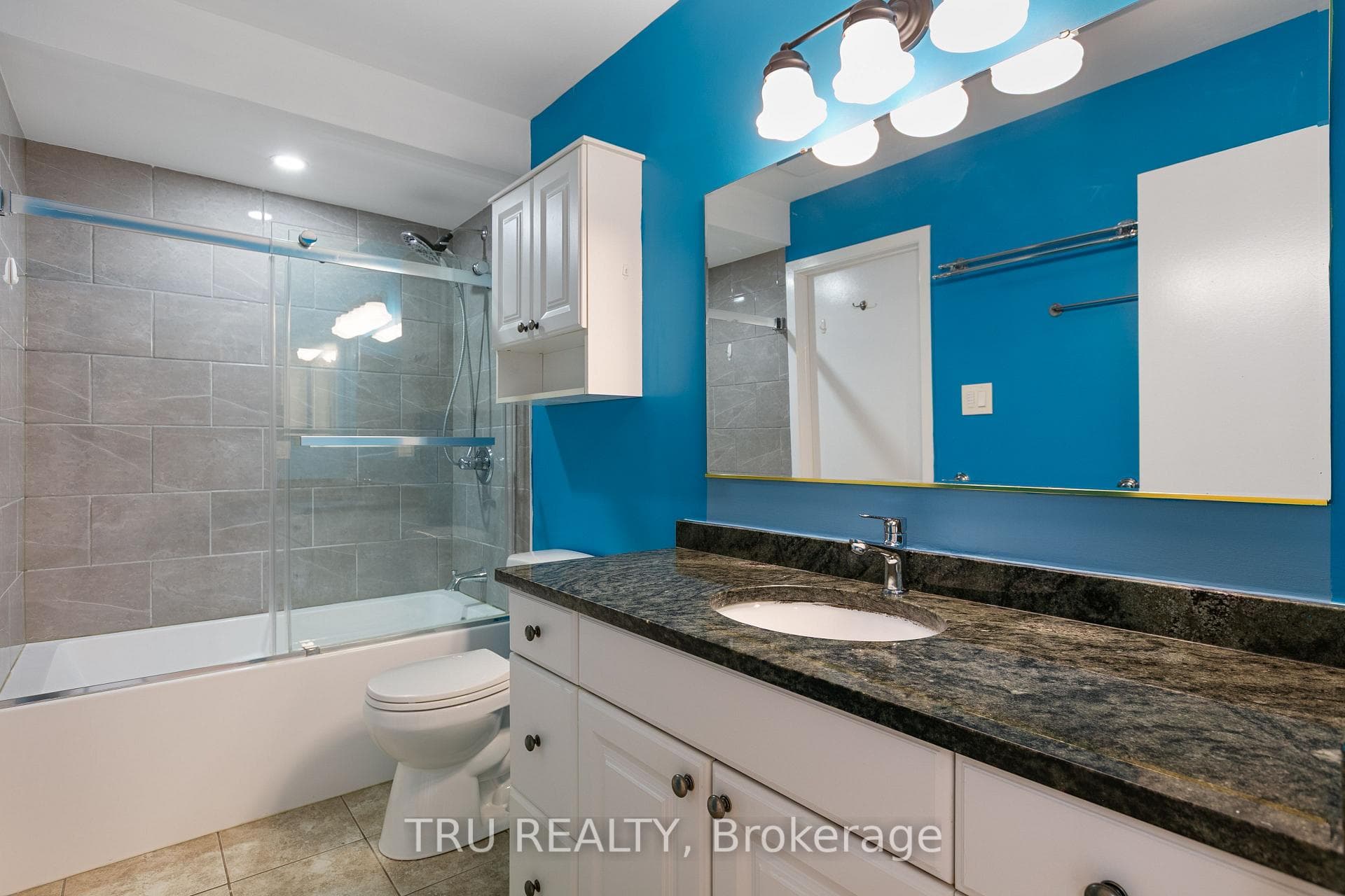 715 Mooneys Bay Place photo 26
