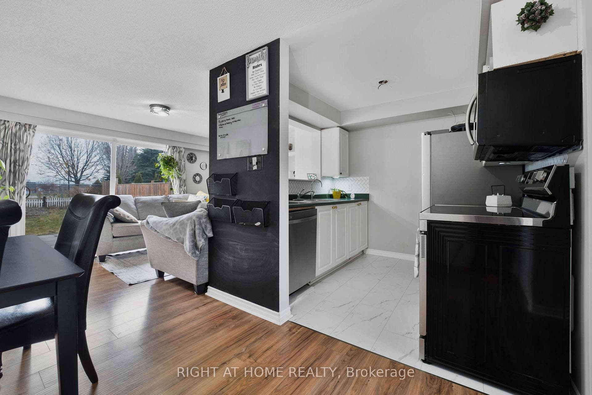 263 DUNSMORE Lane photo 17