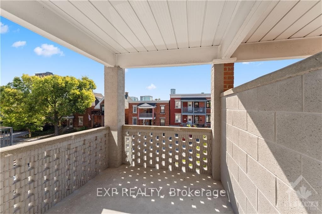 27 LAUREL Street photo 18