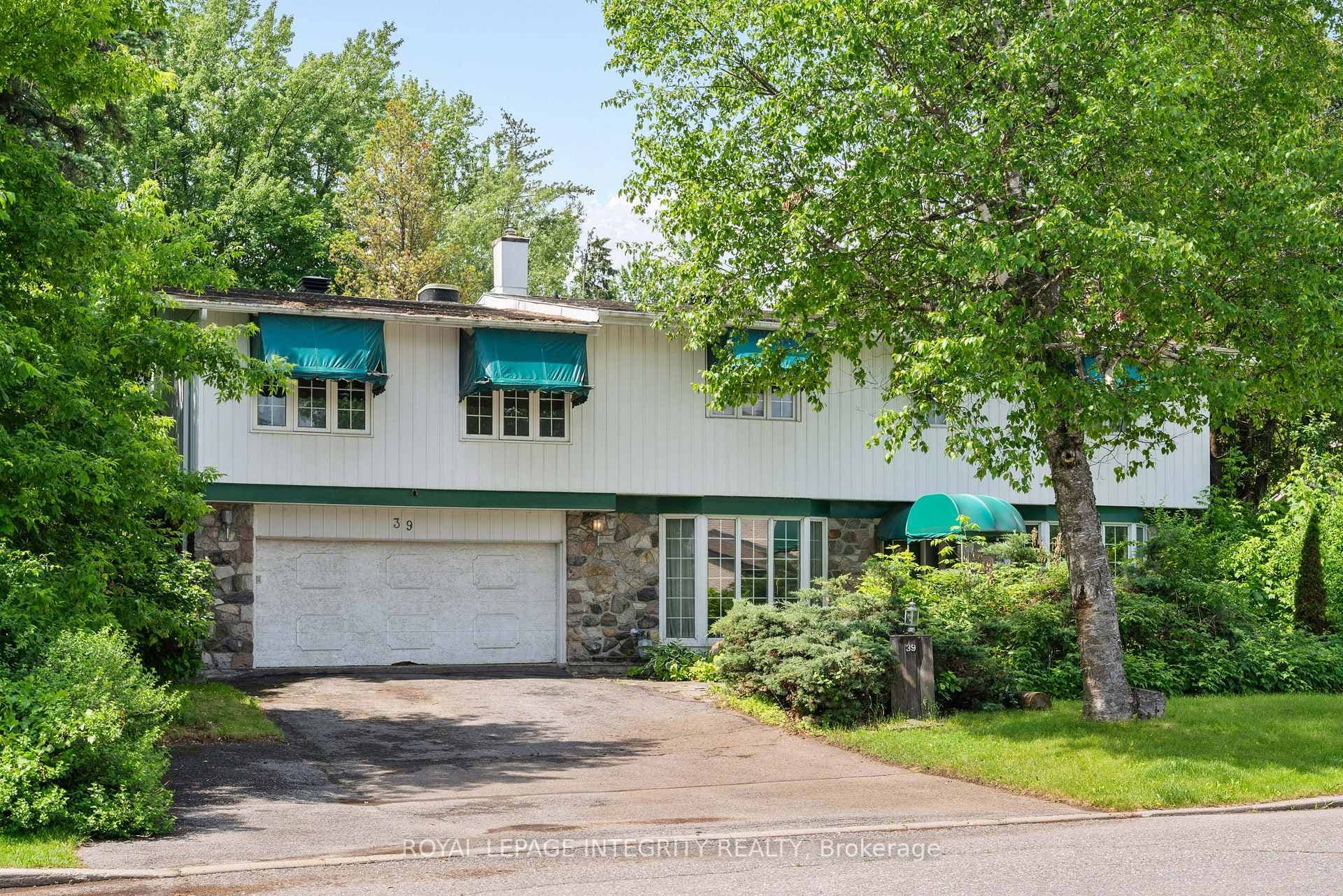 39 Mohawk Crescent photo 1