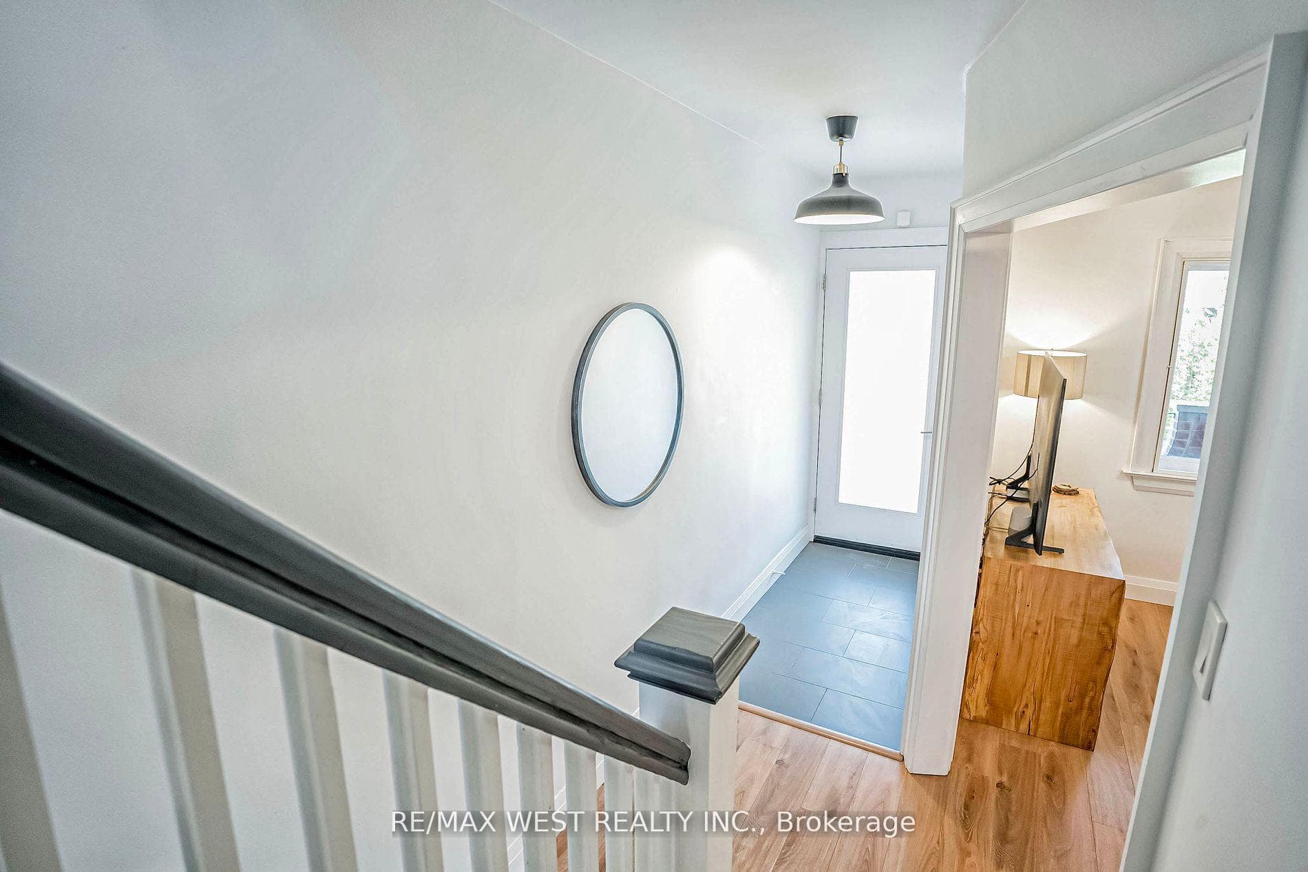 291 McRoberts Avenue photo 5