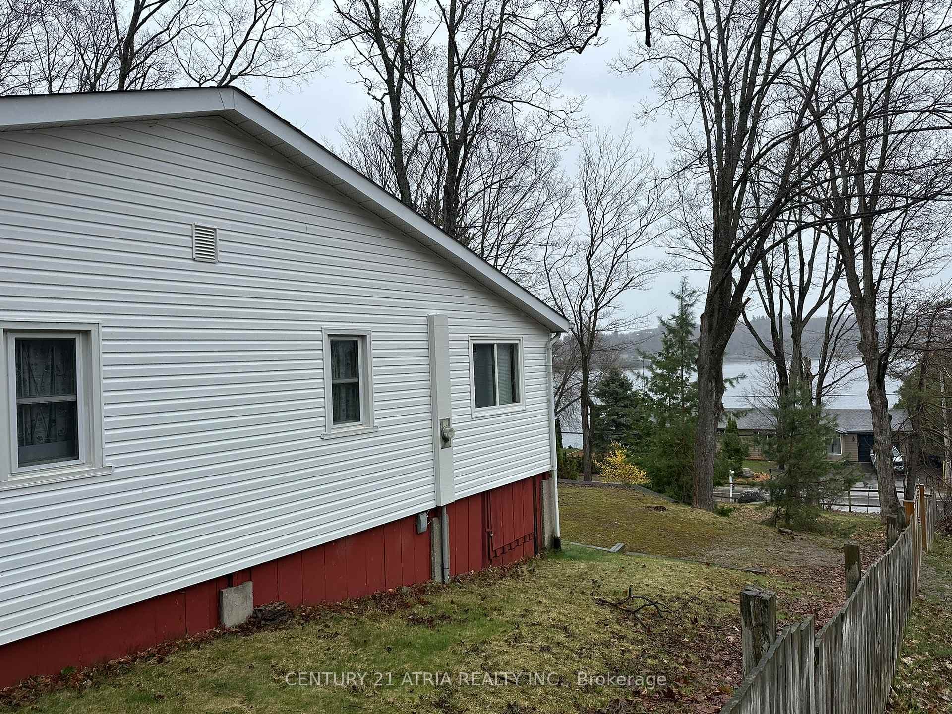 452 Champlain Road photo 21