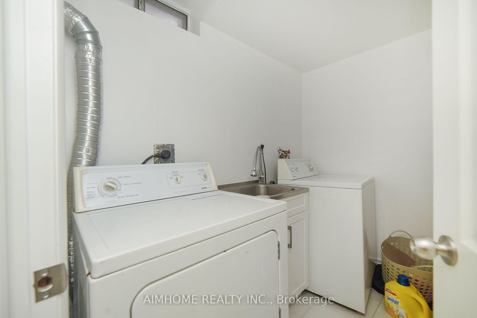 213 Hupfield Trail photo 35