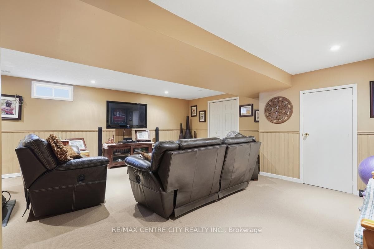 264 Blue Forest Place photo 34