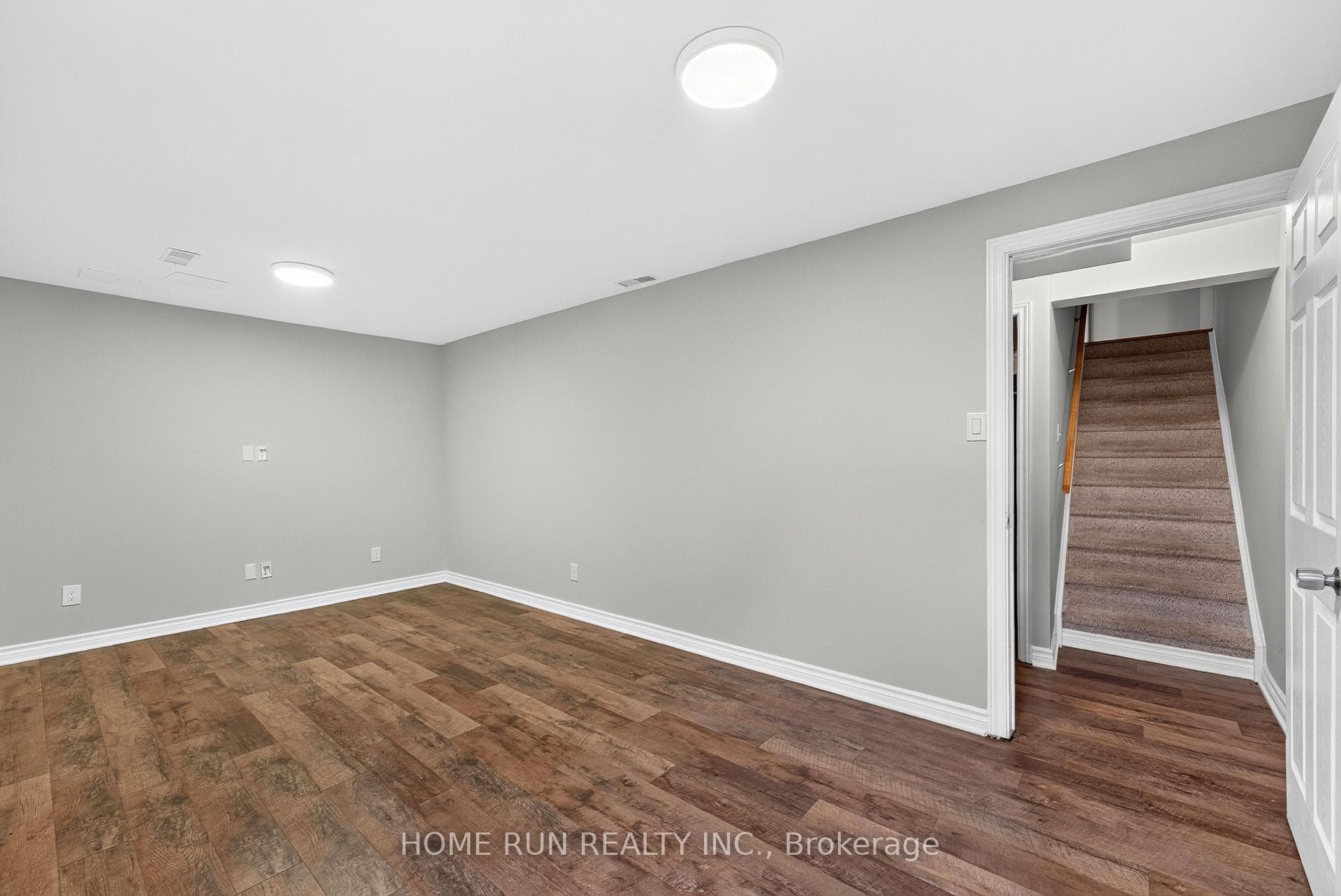 164 Gray Crescent photo 31