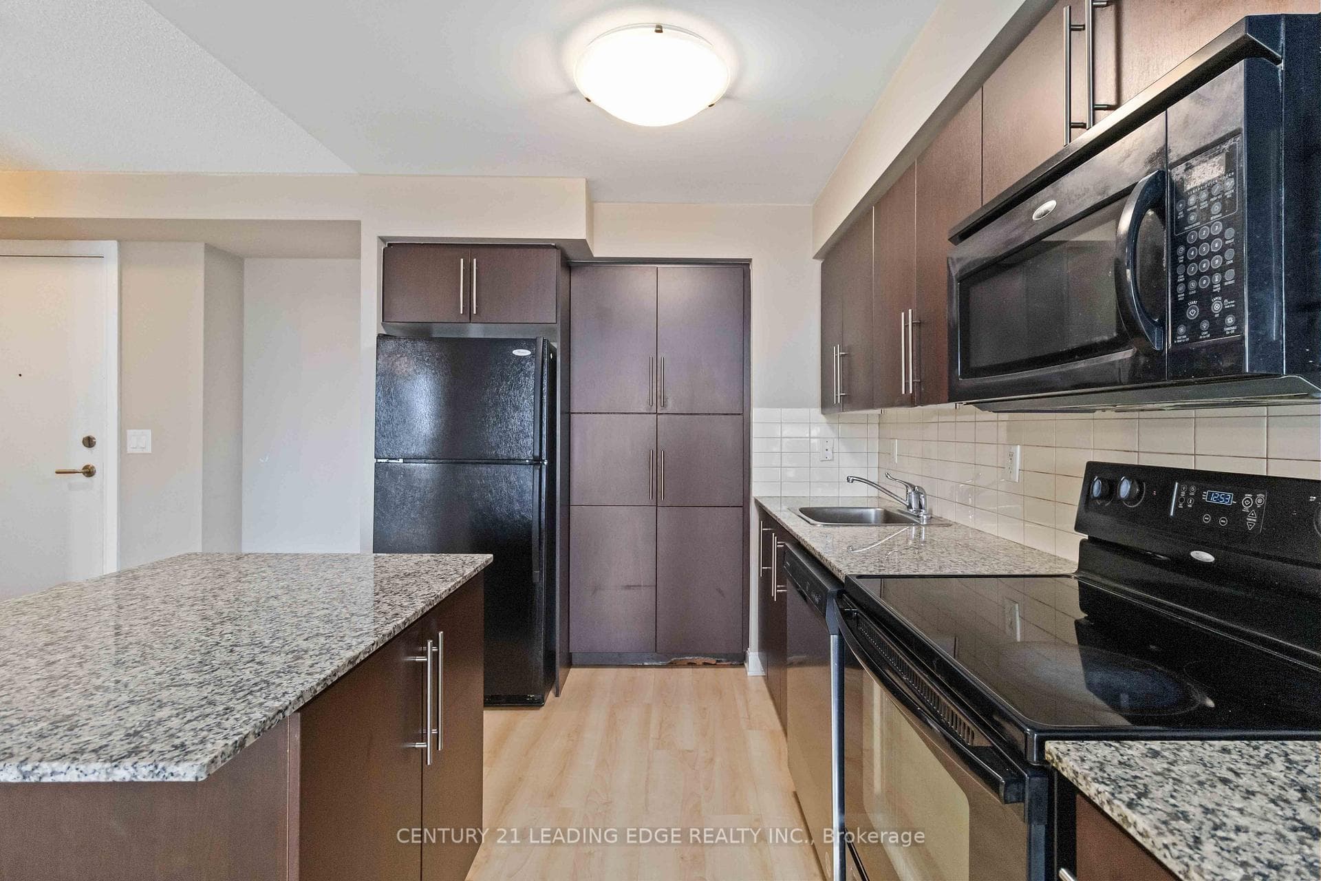 330 BURNHAMTHORPE Road Unit 806 photo 13