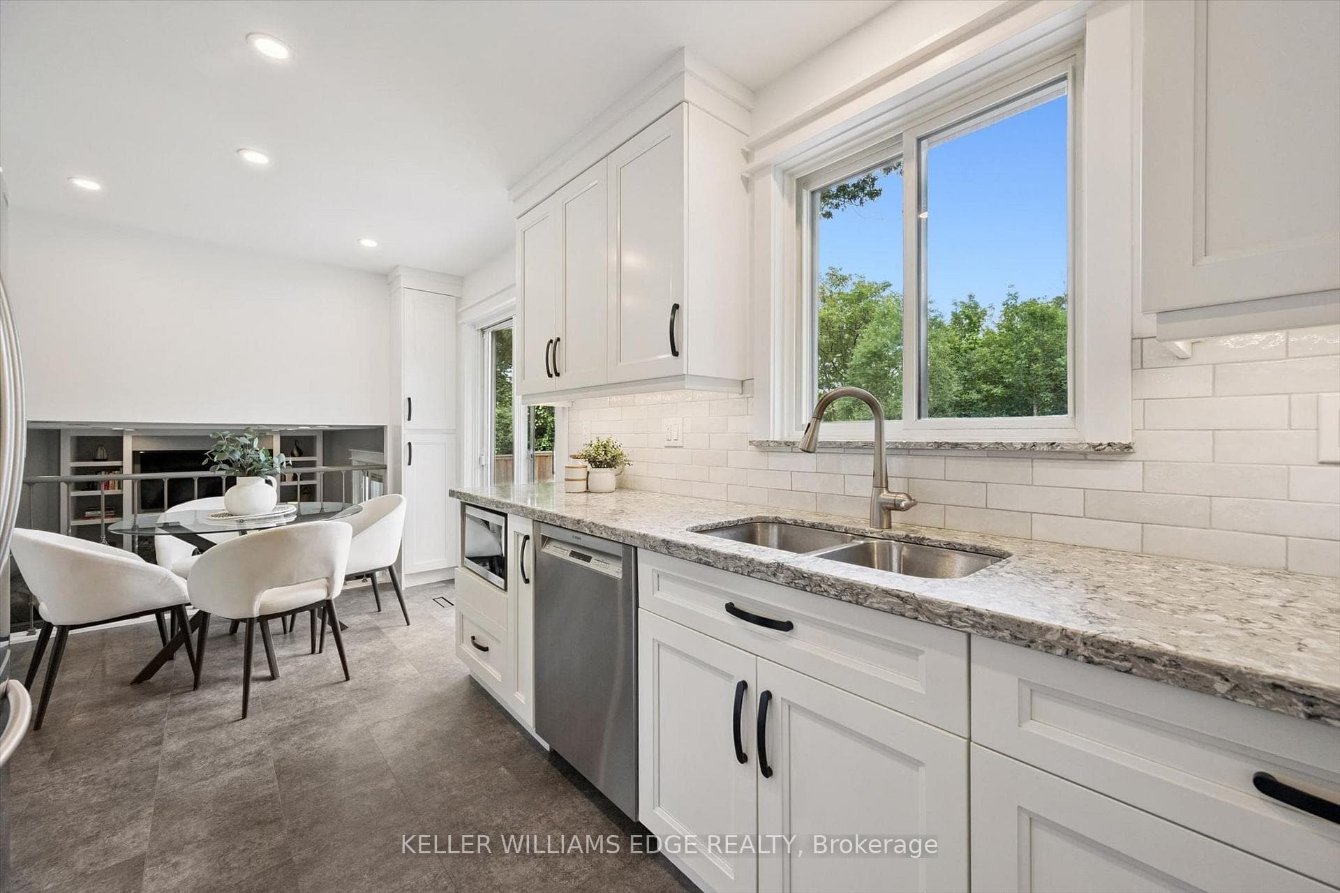 495 Tipperton Crescent photo 17