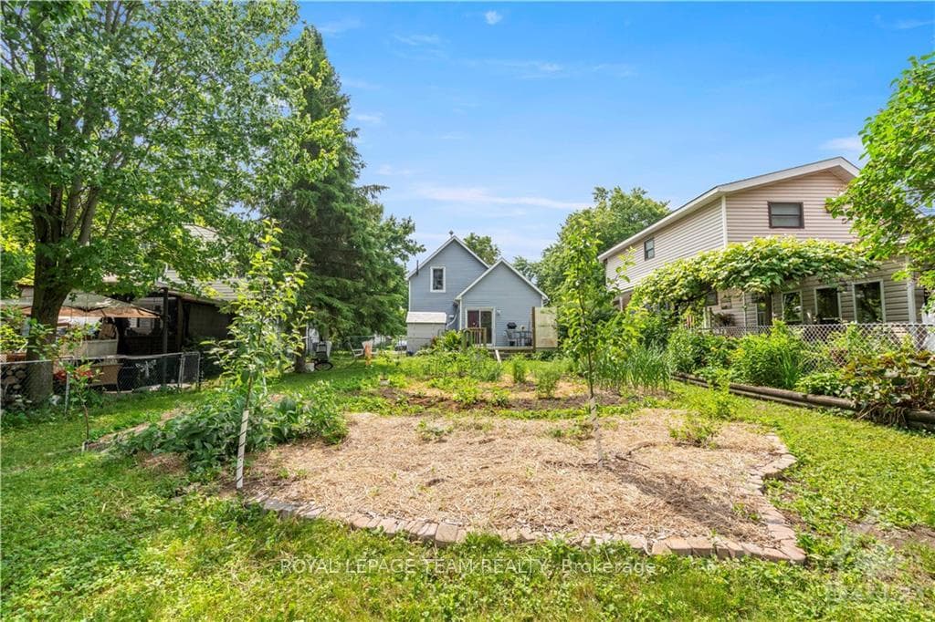 488 CLARENCE Street photo 28