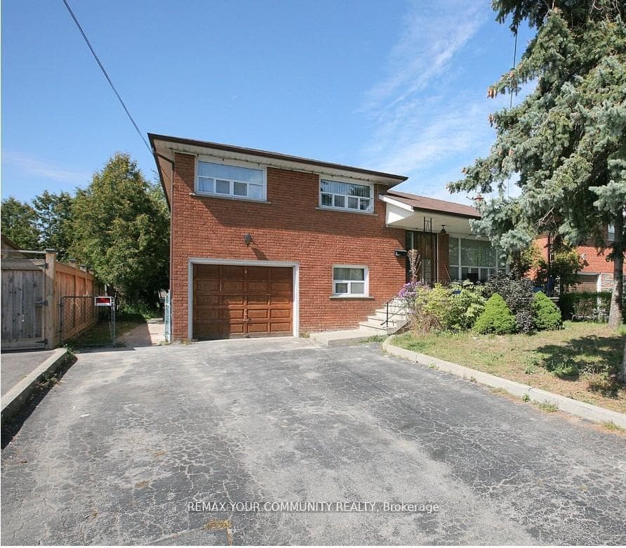 8 Stanwood Crescent photo 4