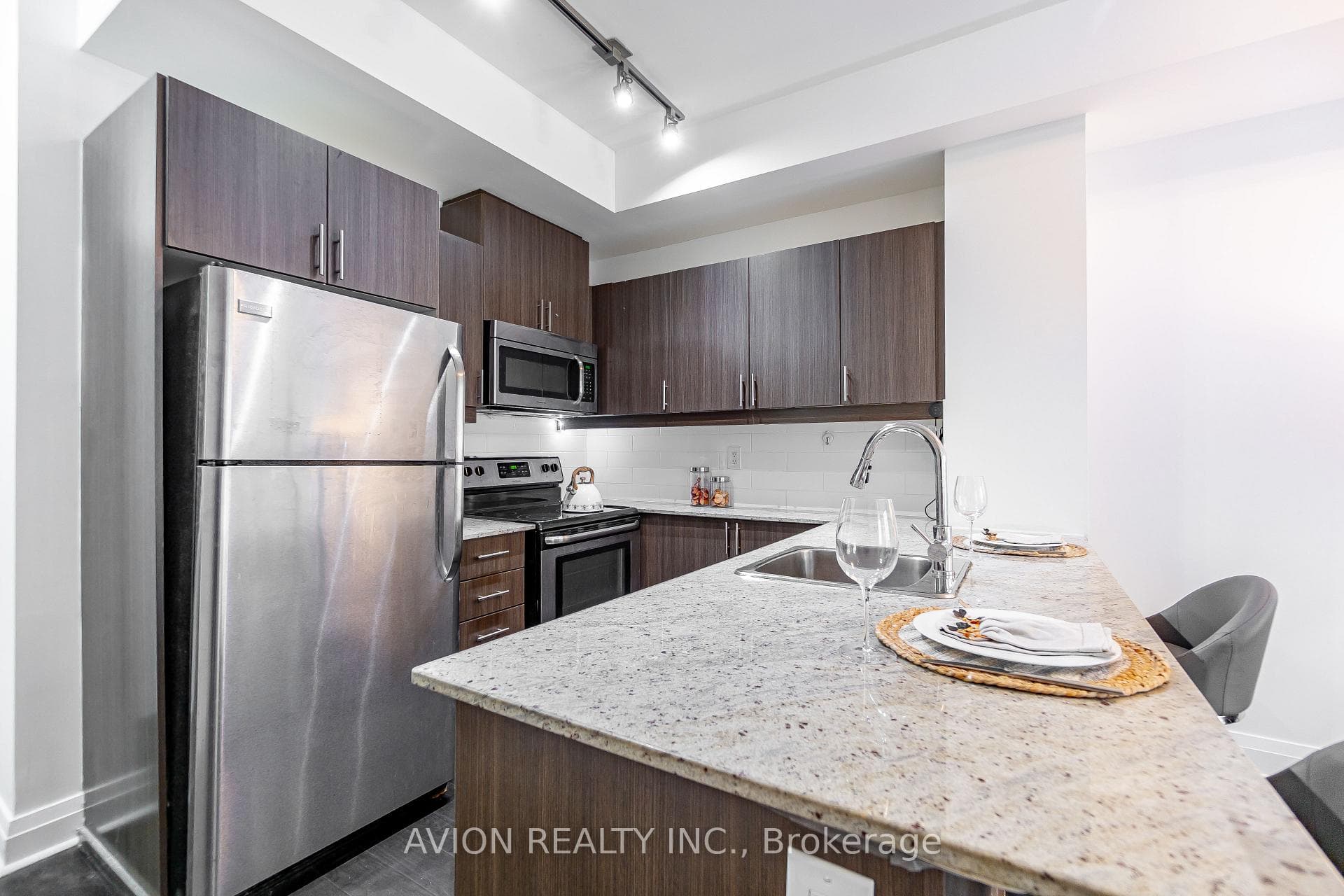 17 Kenaston Gardens Unit 202 photo 11