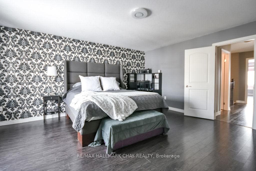 212 Maplewood Drive photo 17