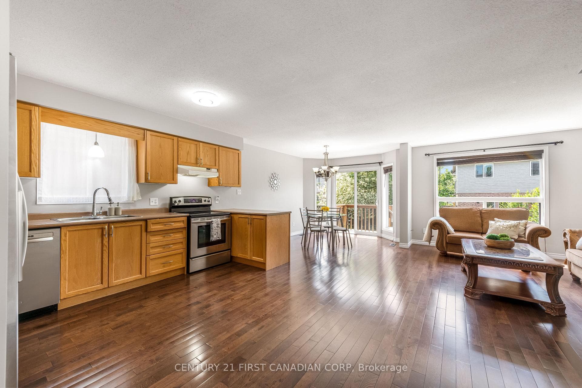 880 BLACKSMITH Street photo 8