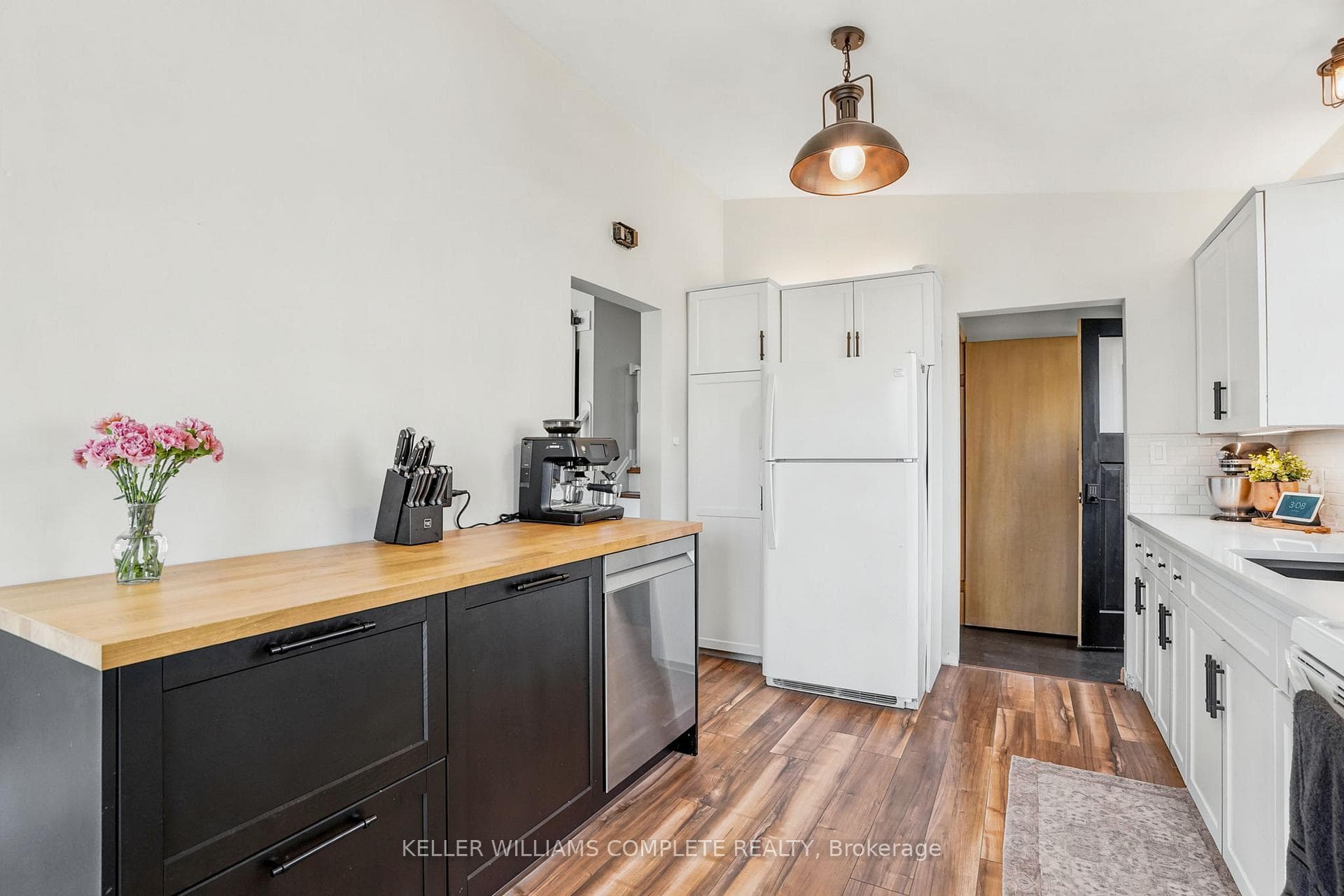 9 Reno Avenue photo 7