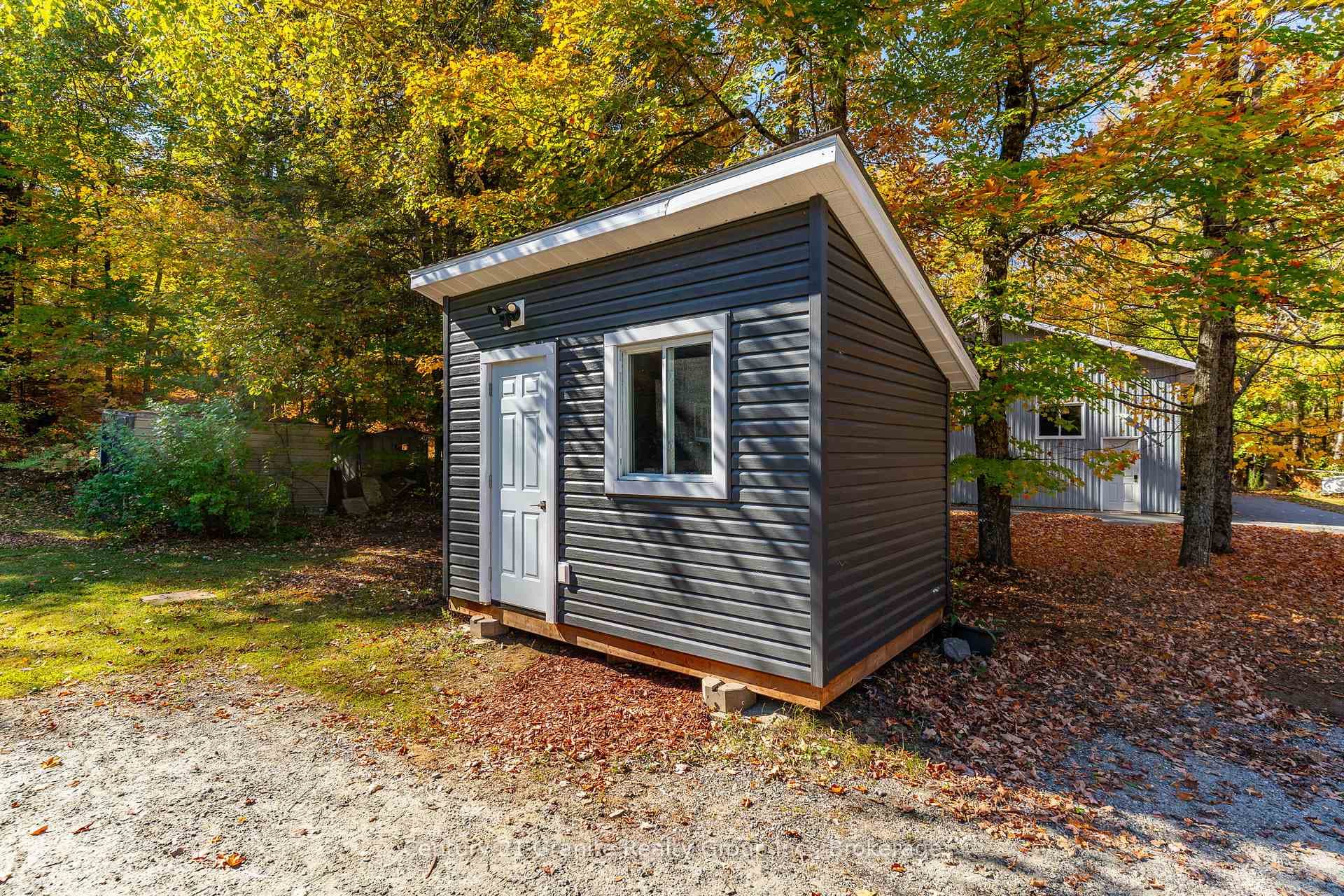 1297 Hamilton Road photo 21
