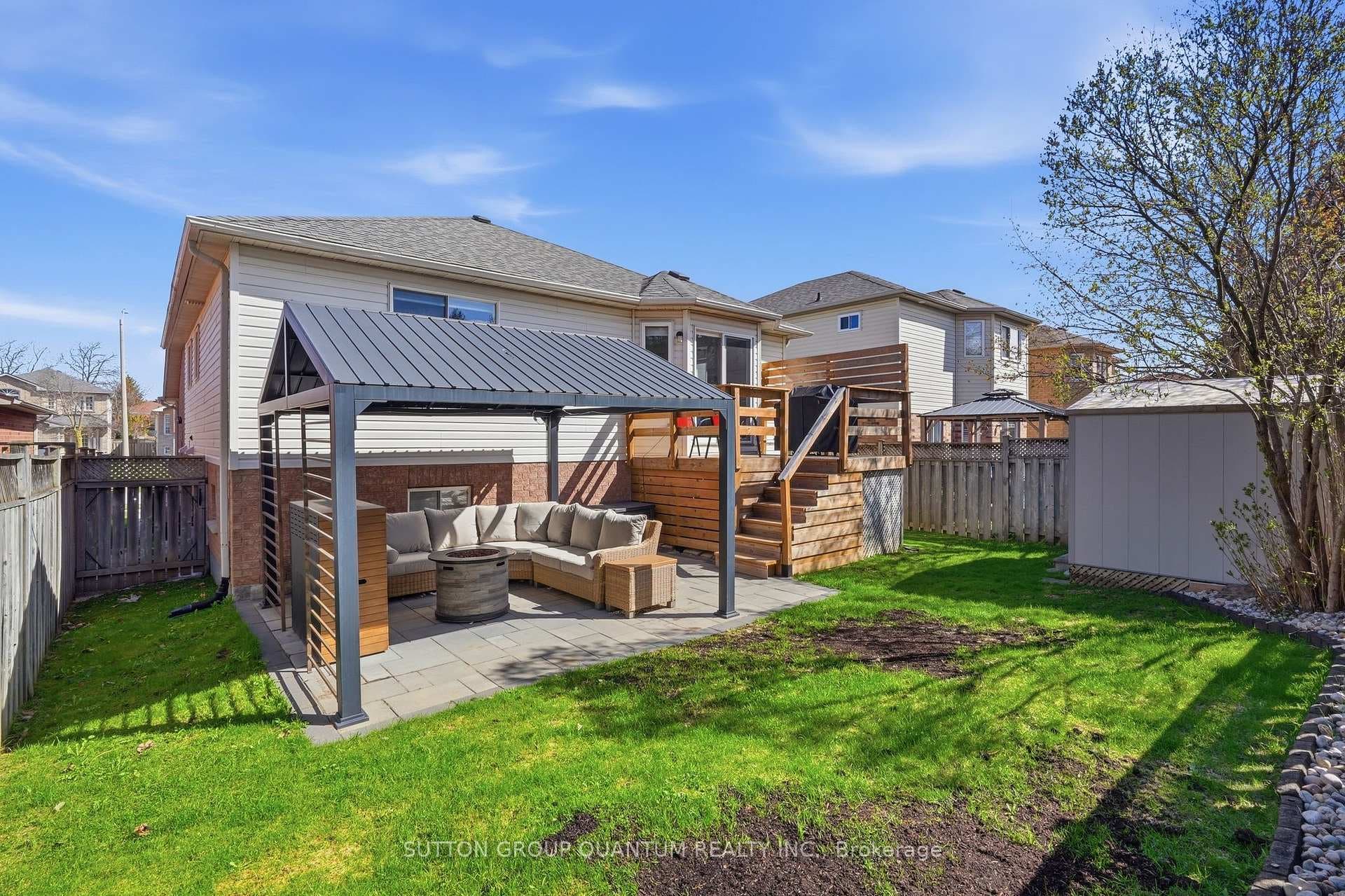 19 LESLIE Avenue photo 44
