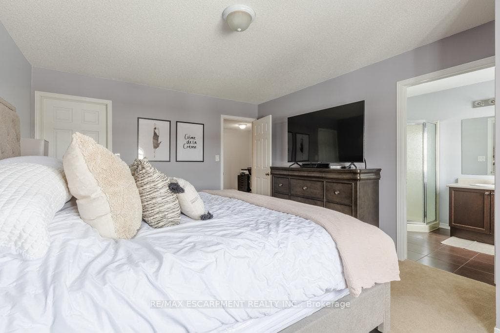 41 BANKFIELD Crescent photo 23