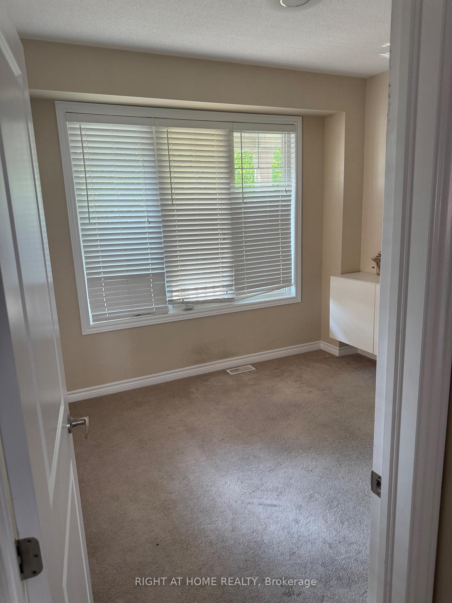 371 VENDEVALE Avenue photo 4